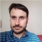 Docente di Lettere impartisce lezioni di Latino on line